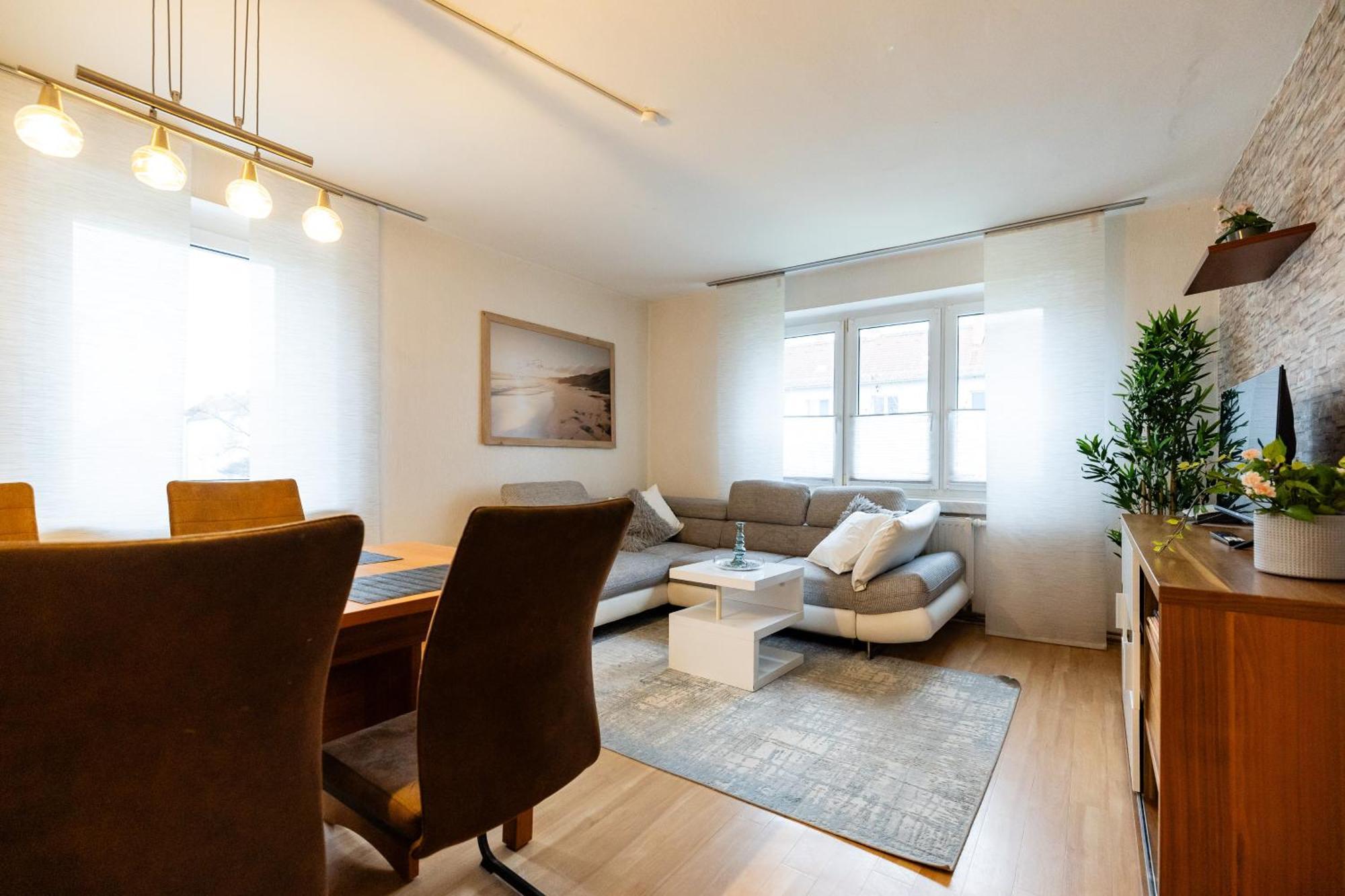 Moderne 4 Zimmer Wohnung Vollausgestattet Und Moebliert Halle  Dış mekan fotoğraf